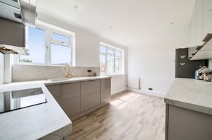 Kitchen Diner angle 1- click for photo gallery